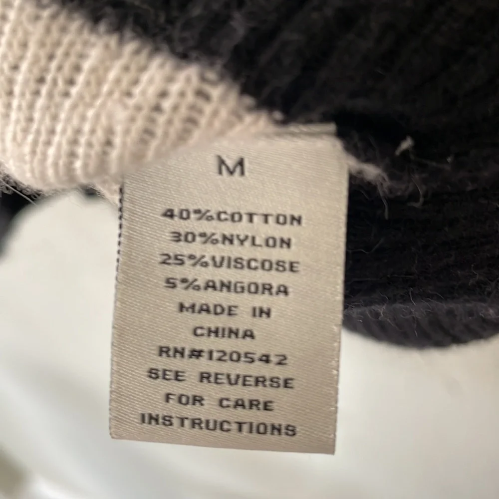 Remain Sweater - Picture 4 of 5